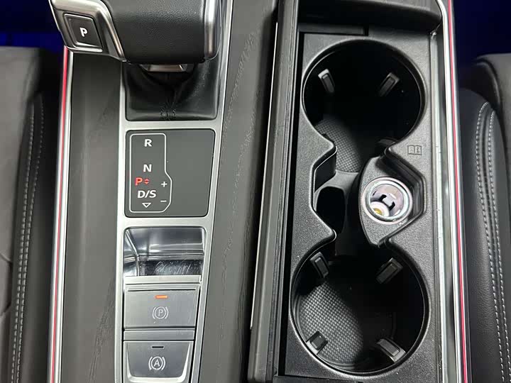 Фото 17 - Audi A6L