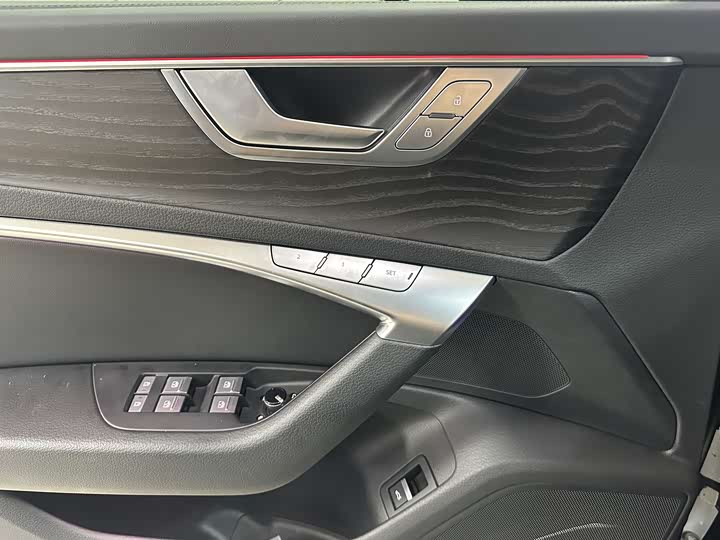 Фото 20 - Audi A6L