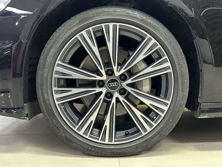 Фото 22 - Audi A6L