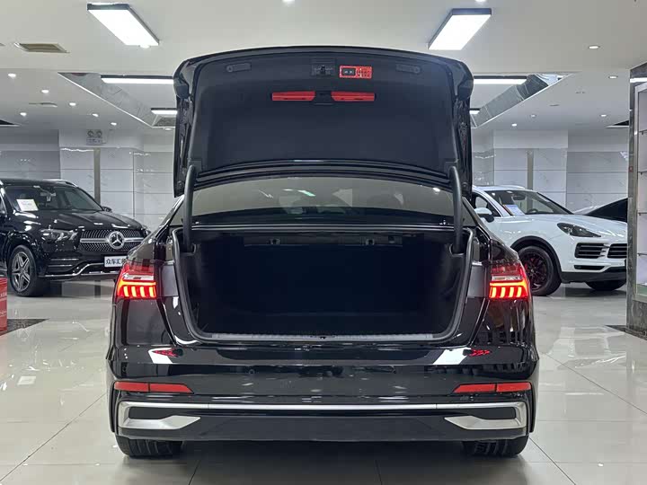 Фото 7 - Audi A6L