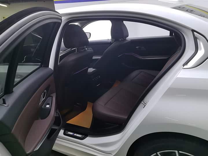 Фото 11 - BMW 3 Series