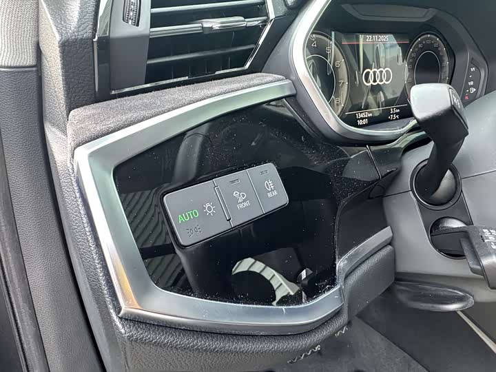 Фото 8 - Audi Q3