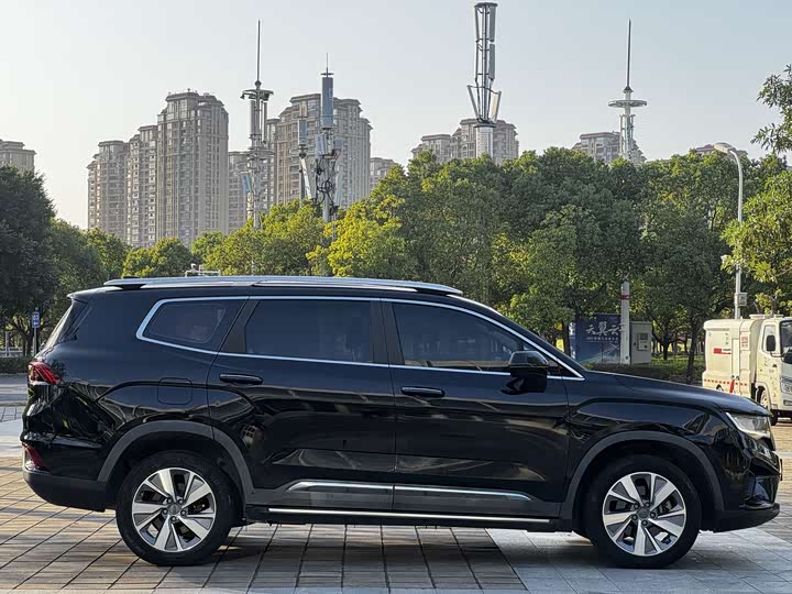 Фото 4 - Geely Okavango