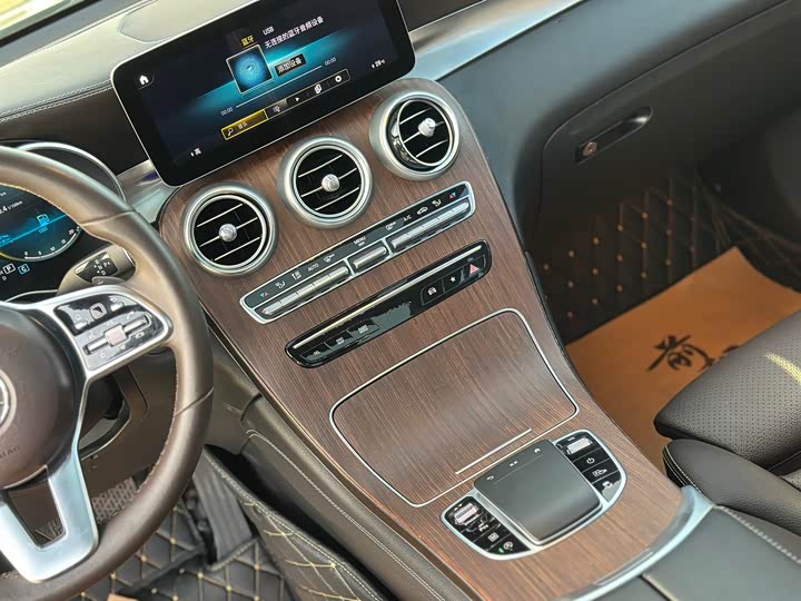 Photo 10 - Mercedes-Benz GLC-Class