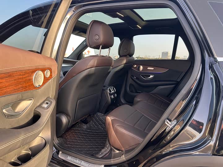 Photo 11 - Mercedes-Benz GLC-Class