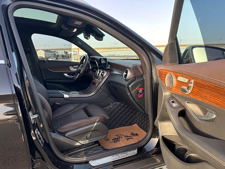 Photo 12 - Mercedes-Benz GLC-Class