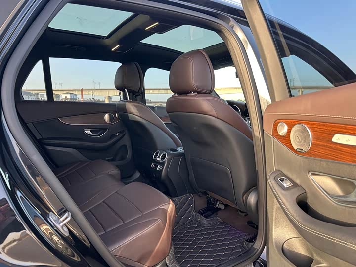 Photo 13 - Mercedes-Benz GLC-Class