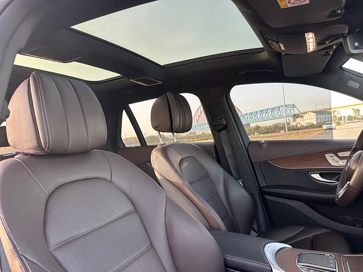 Photo 14 - Mercedes-Benz GLC-Class