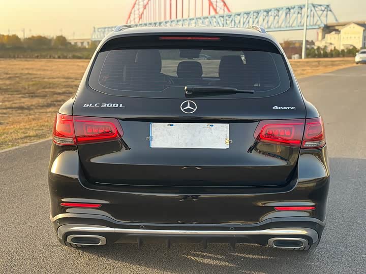 Photo 17 - Mercedes-Benz GLC-Class