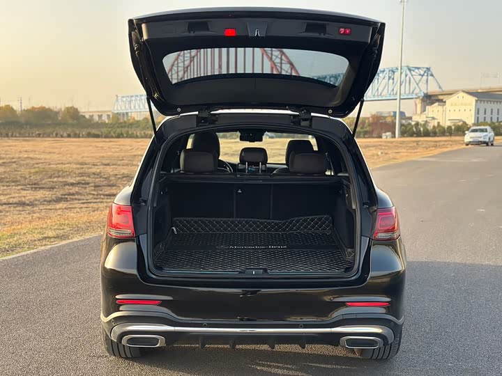 Photo 22 - Mercedes-Benz GLC-Class