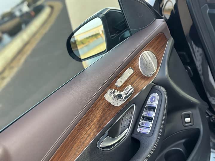 Photo 4 - Mercedes-Benz GLC-Class