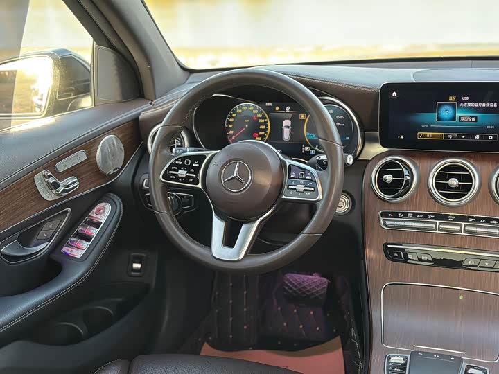 Photo 7 - Mercedes-Benz GLC-Class