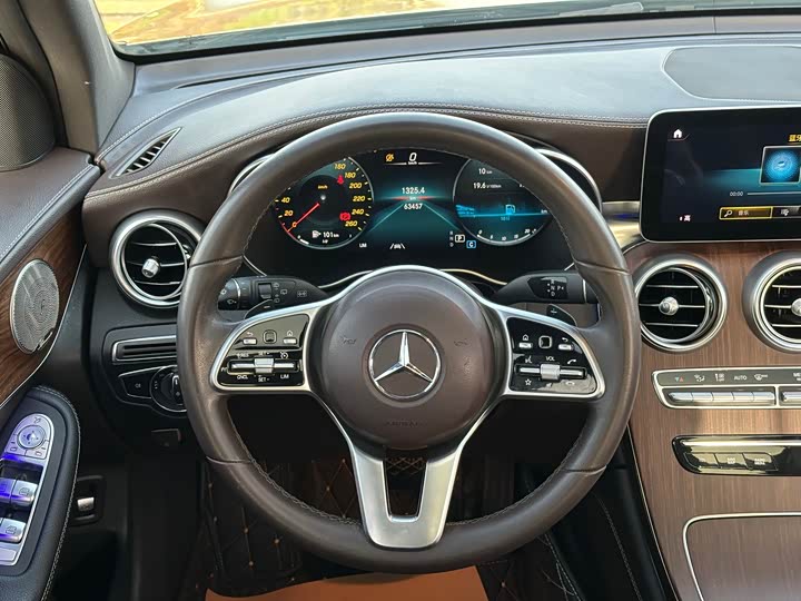 Photo 8 - Mercedes-Benz GLC-Class