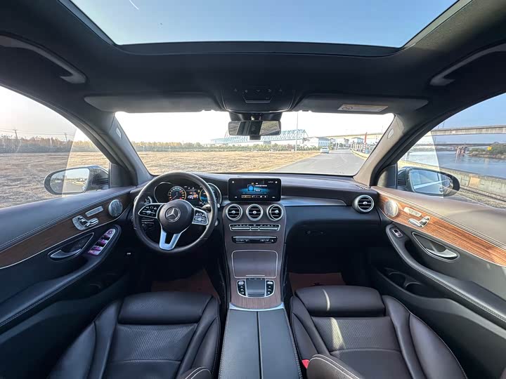 Photo 9 - Mercedes-Benz GLC-Class