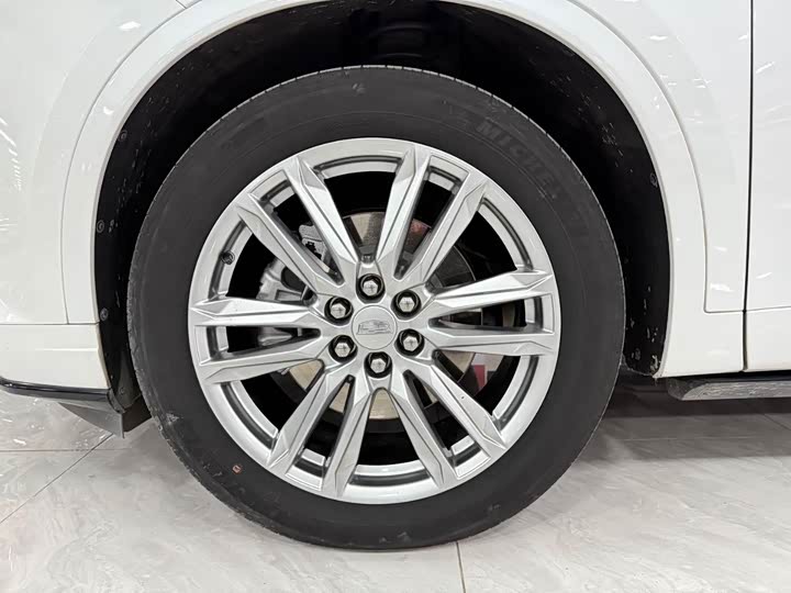 Фото 7 - Cadillac XT6