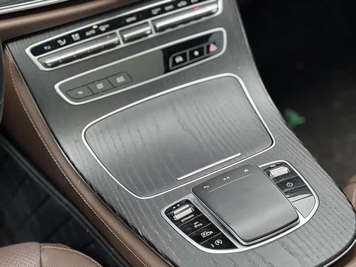 Photo 11 - Mercedes-Benz E-Class