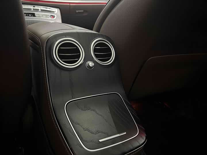 Photo 12 - Mercedes-Benz E-Class