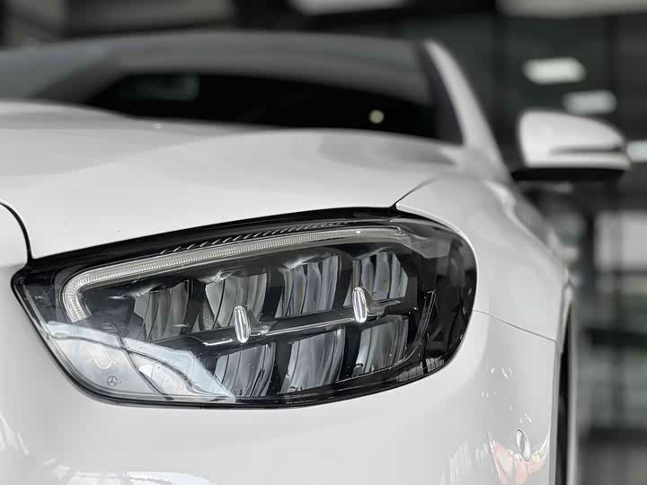 Photo 14 - Mercedes-Benz E-Class