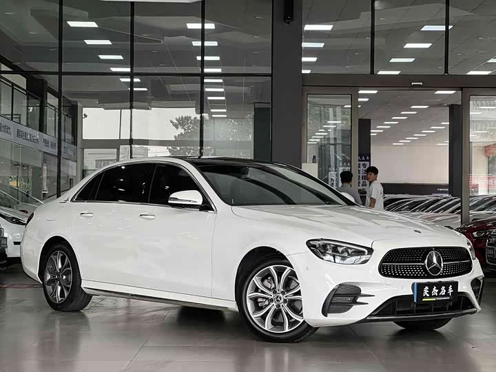 Photo 3 - Mercedes-Benz E-Class