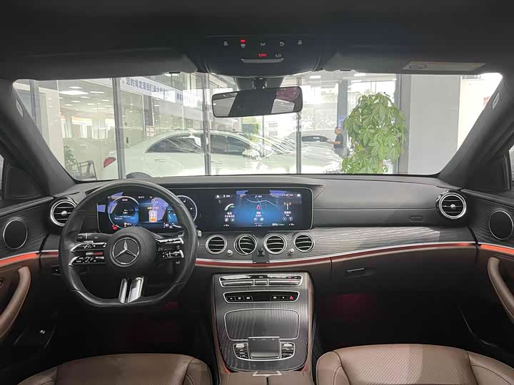 Photo 5 - Mercedes-Benz E-Class