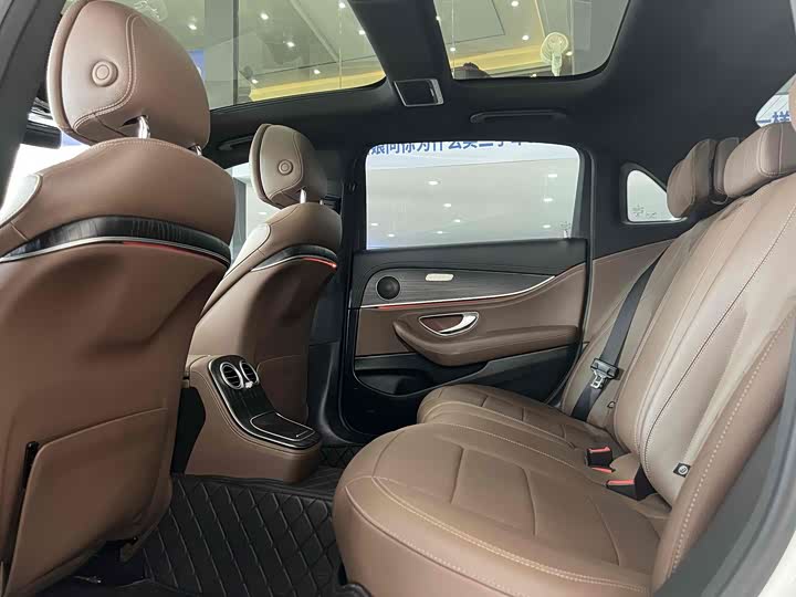 Photo 6 - Mercedes-Benz E-Class