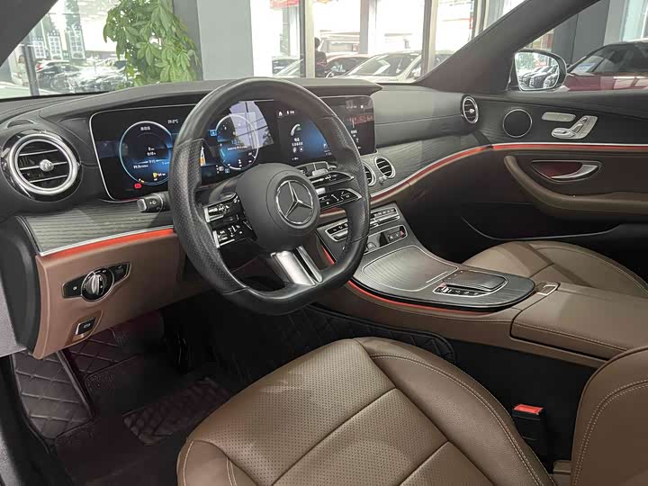 Photo 8 - Mercedes-Benz E-Class