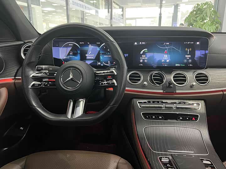 Photo 9 - Mercedes-Benz E-Class