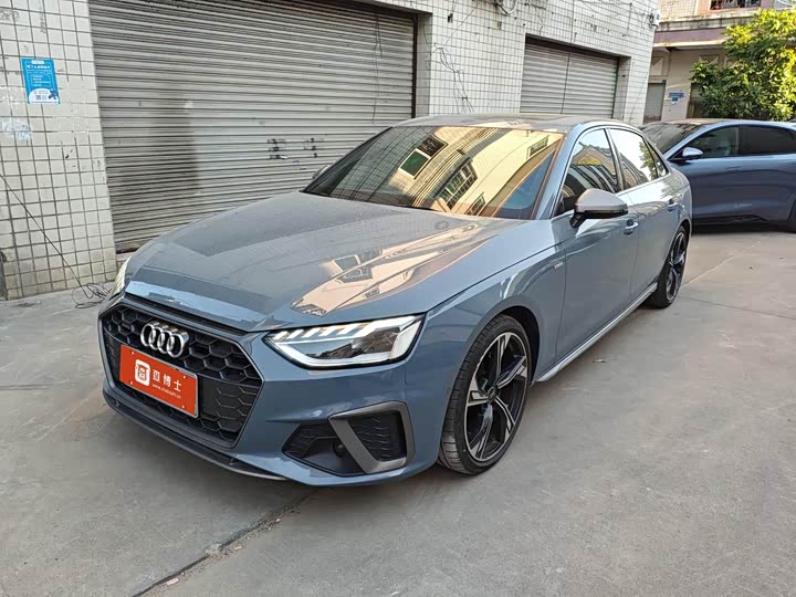 Фото 1 - Audi A4L