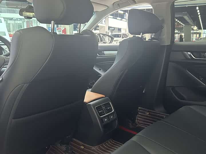 Фото 6 - Honda Accord