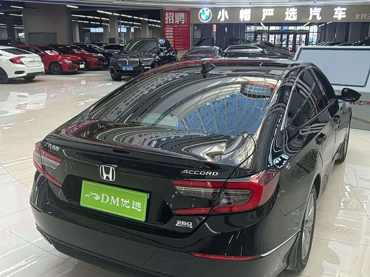 Фото 9 - Honda Accord