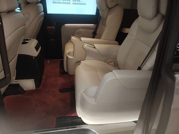 Фото 17 - LiXiang Mega