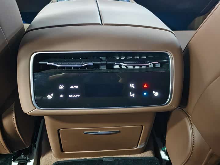 Фото 9 - Tank 700 Hybrid