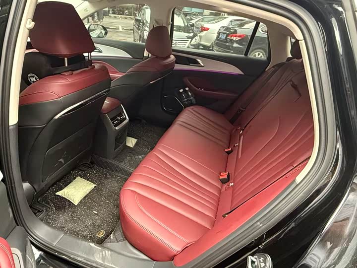 Фото 6 - Hongqi H5