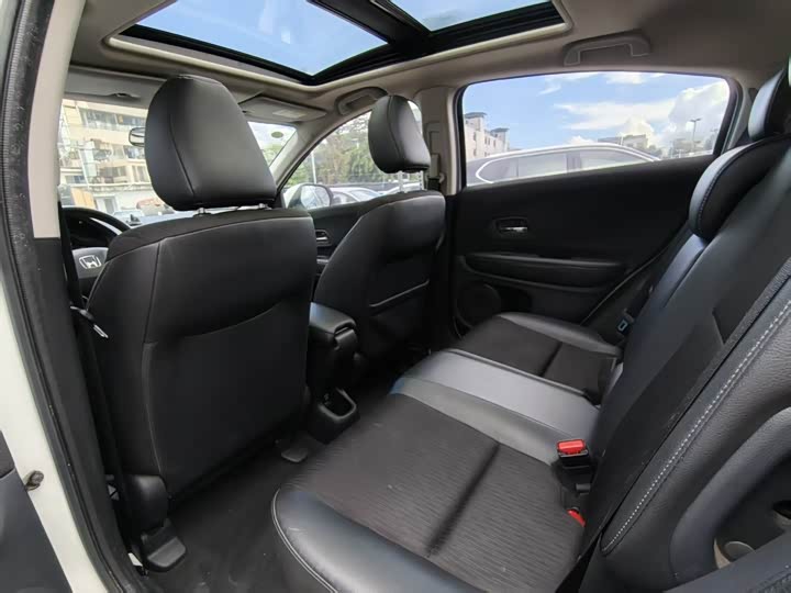 Фото 8 - Honda Vezel