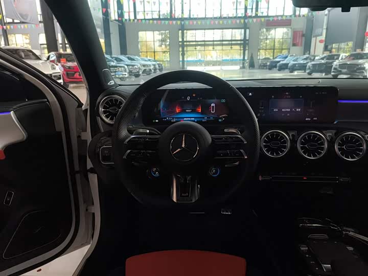 Фото 10 - Mercedes-Benz A-Class AMG