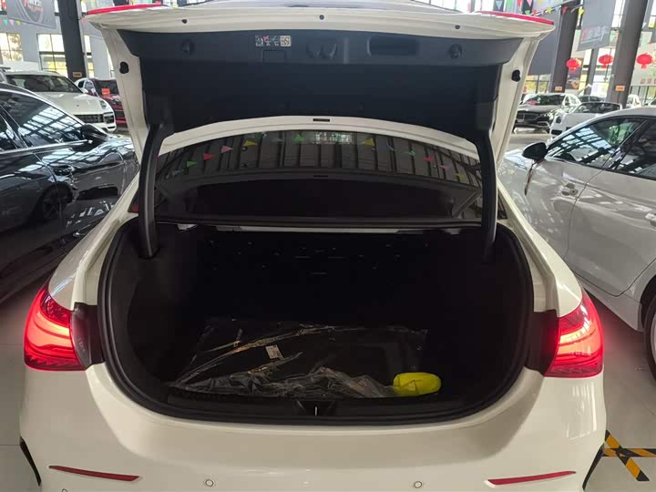 Фото 18 - Mercedes-Benz A-Class AMG