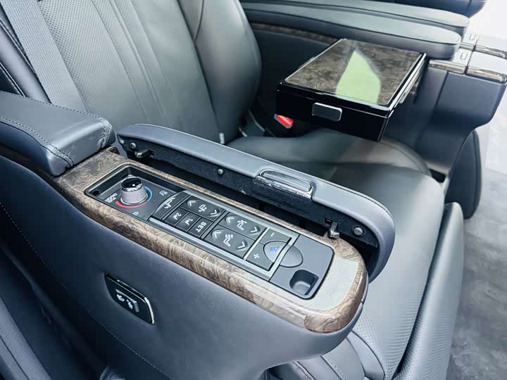 Фото 10 - Toyota Alphard