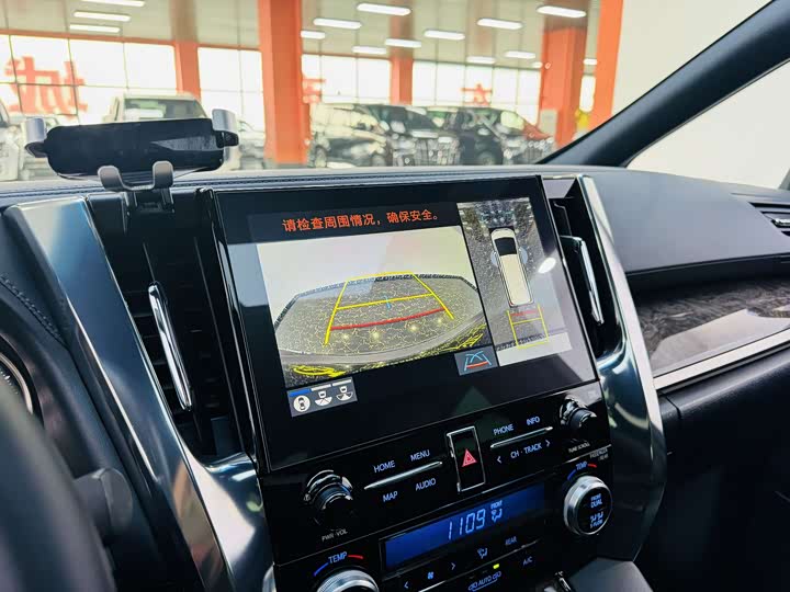 Фото 11 - Toyota Alphard