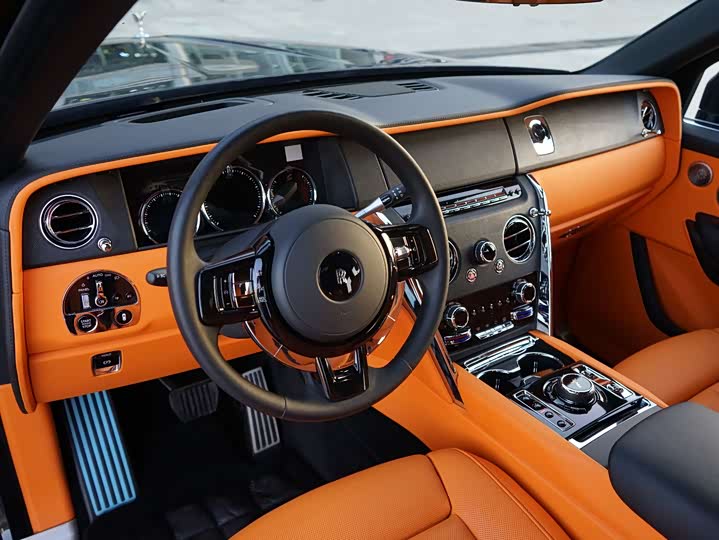 Фото 6 - Rolls-Royce Cullinan
