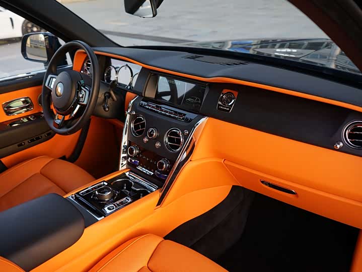 Фото 7 - Rolls-Royce Cullinan