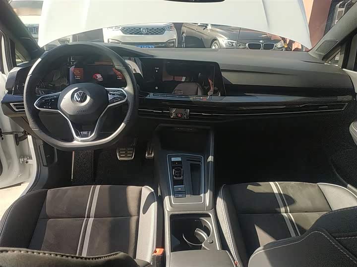 Фото 10 - Volkswagen Golf