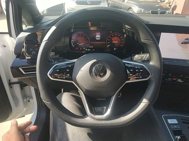 Фото 11 - Volkswagen Golf