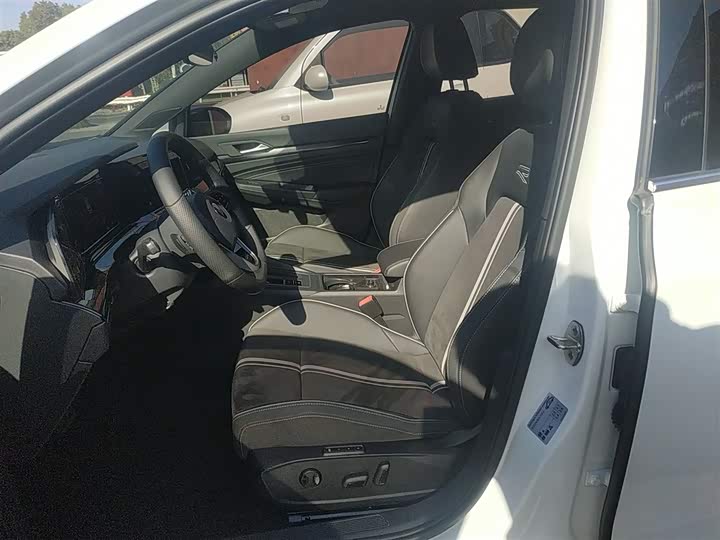 Фото 15 - Volkswagen Golf