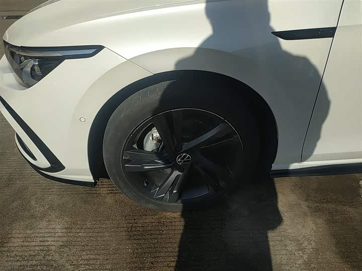 Фото 23 - Volkswagen Golf