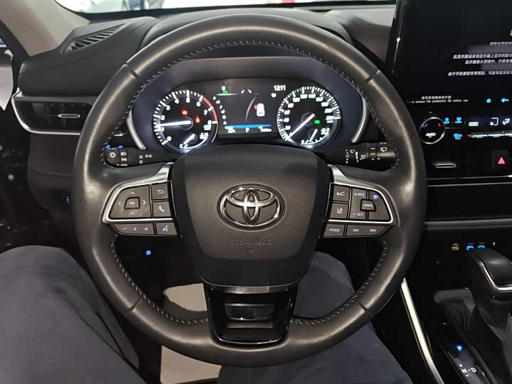 Фото 11 - Toyota Highlander