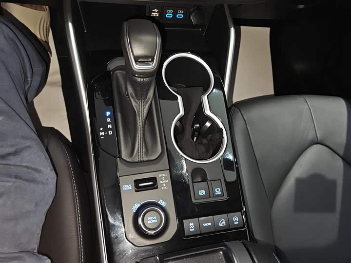 Фото 14 - Toyota Highlander