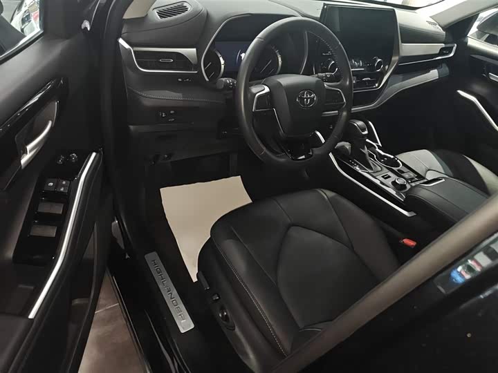 Фото 16 - Toyota Highlander