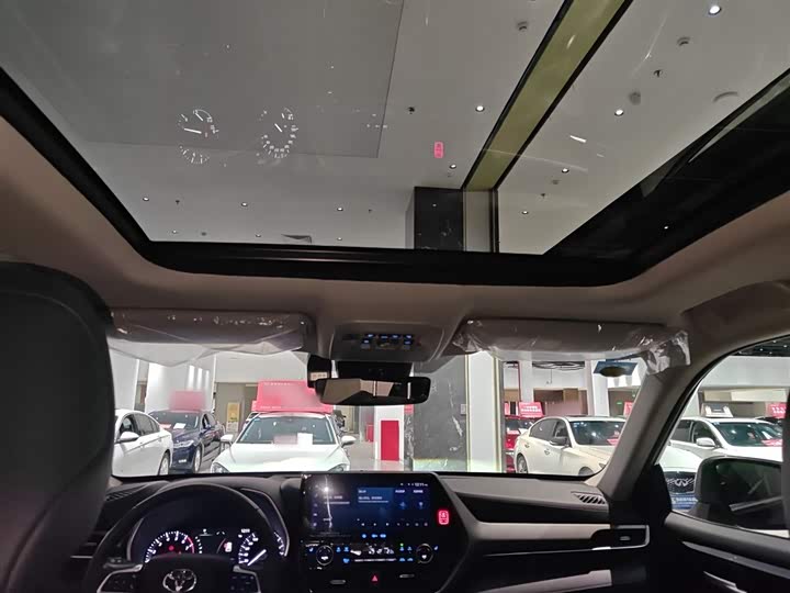 Фото 18 - Toyota Highlander