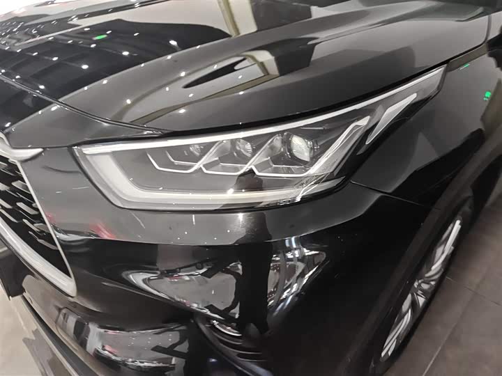 Фото 24 - Toyota Highlander