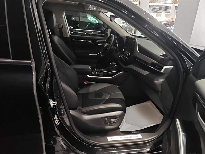 Фото 25 - Toyota Highlander